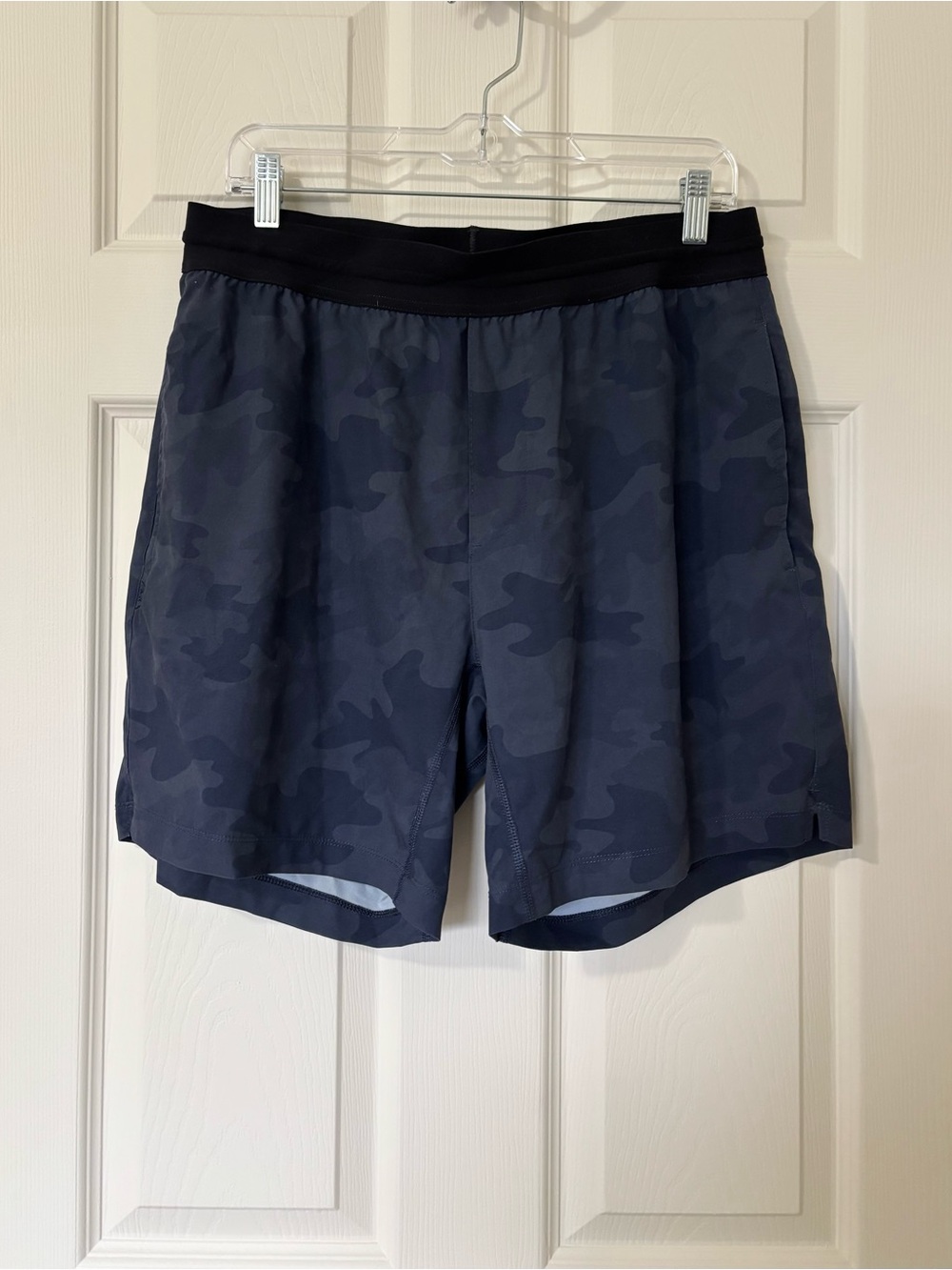 Rhone Men’s Mako Tech Camo Athletic Shorts 7”